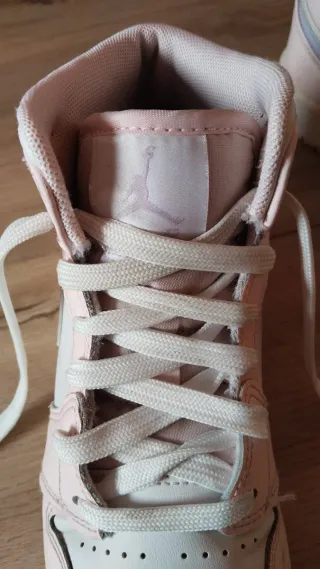 Zapatillas Nike Jordan Mid Rosa y Blanco