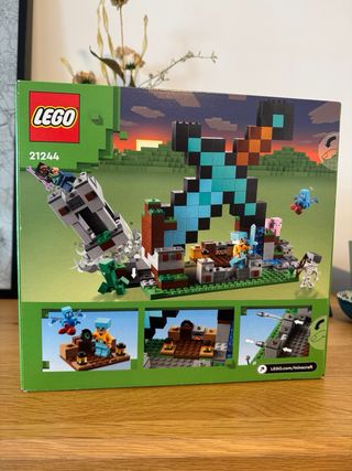 Lego Minecraft 21244