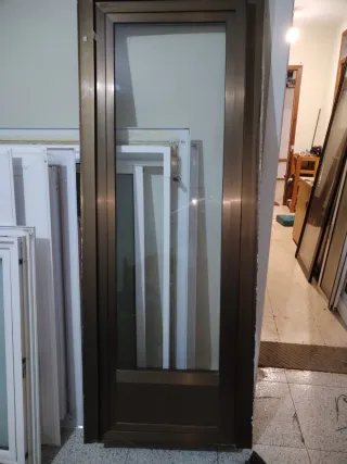 Puerta aluminio con cristal