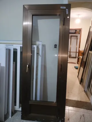 Puerta aluminio con cristal