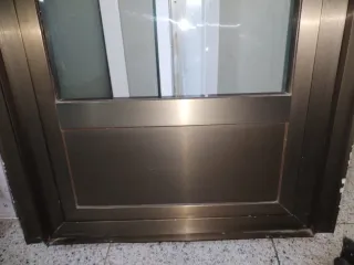 Puerta aluminio con cristal