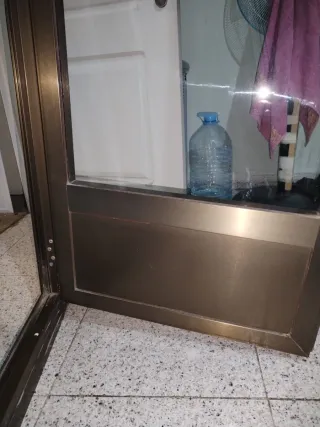 Puerta aluminio con cristal