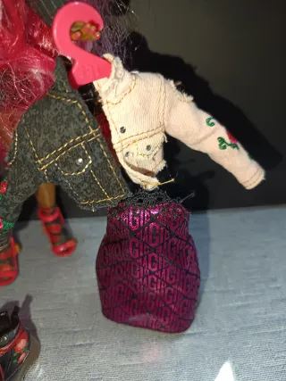 Rainbow High Daria Roselyn Muñeca