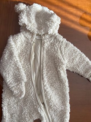 Buzo polar blanco para bebé