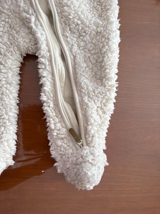 Buzo polar blanco para bebé