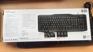 Teclado Trust Negro con Cable