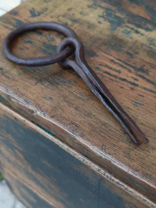 Argolla antigua de forja. Tirador