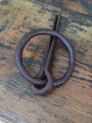 Argolla antigua de forja. Tirador