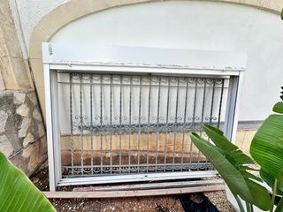 Ventanal alum. corredera 220x140 + persiana + reja