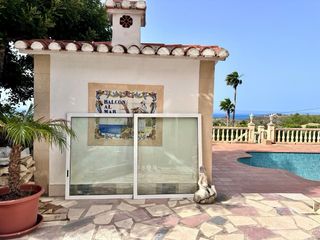 Ventanal alum. corredera 220x140 + persiana + reja