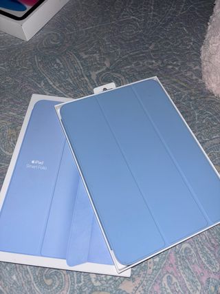 iPad 10ª Gen Argento, con custodia originale Apple