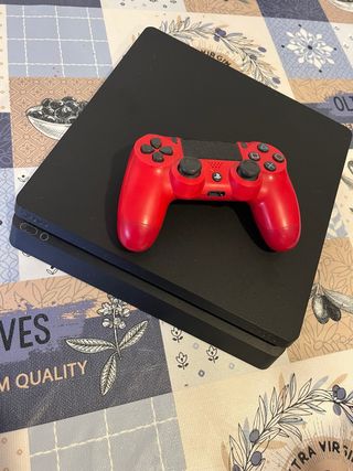 Consola PS4 Slim Negra + Mando Rojo