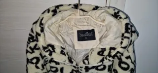 Giacca corta in pelliccia sintetica con stampa