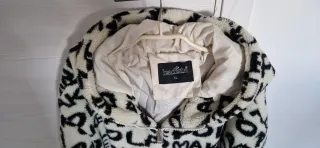 Giacca corta in pelliccia sintetica con stampa