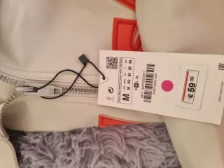 Cazadora Zara efecto piel blanca Talla M