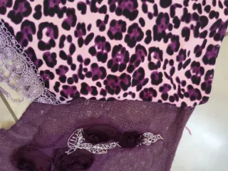 Sciarpa viola con stampa animalier,due in uno