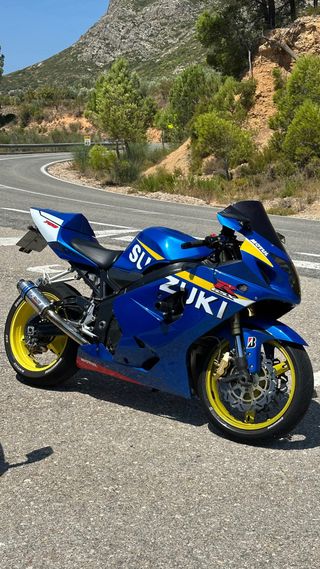 Suzuki GSX R750