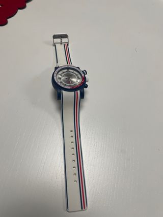Reloj Calgary Blanco con Rayas Rojas y Azules