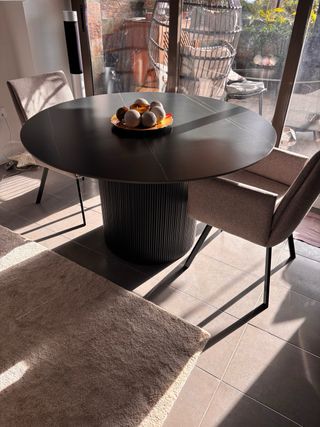 Mesa de comedor redonda piedra sinterizada