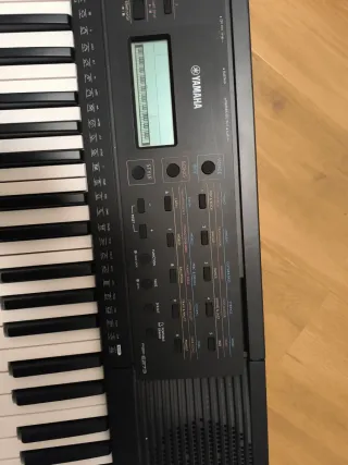 Yamaha PSR-E273 Teclado Electrónico