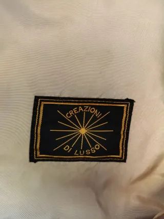 Coppola marrone con bottone