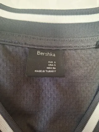 Camiseta oversize Bershka Gris y Blanca