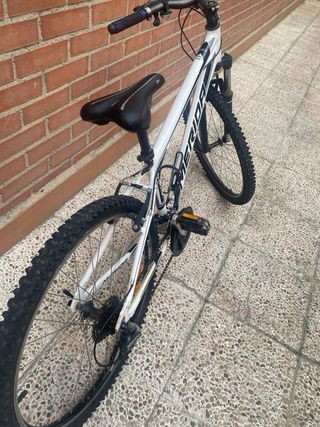 Bicicleta Merida Blanca de Montaña