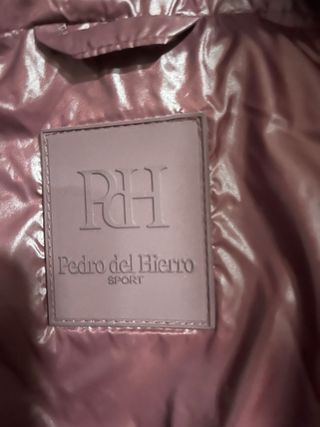 Giubbotto imbottito color granata con cappuccio