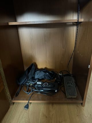 Mueble Singer con máquina de coser