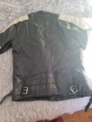 Chaqueta Zara Negra y Blanca