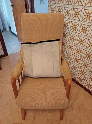 2 Sillones balancíne tapizados tela y madera