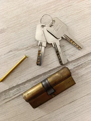 Cerradura de seguridad con 3 llaves