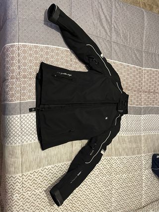 Chaquetas, pantalones y botas de moto