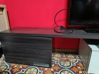 Mueble TV salón madera.