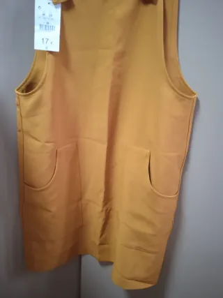 Ropa chica. Peto amarillo talla M