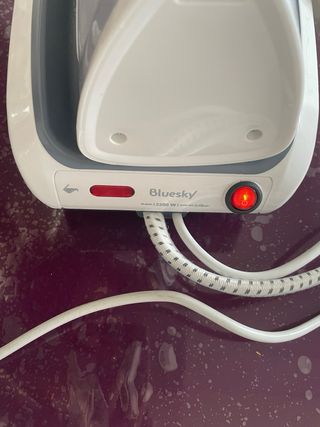 Centro de planchado Bluesky completo y funcionando