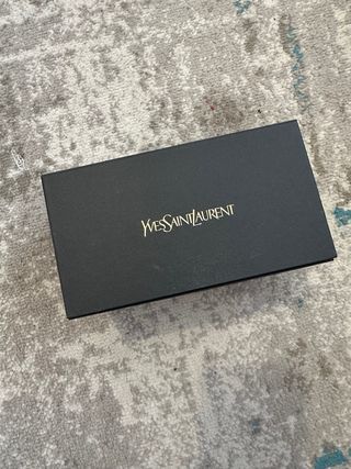 Caixa Yves Saint Laurent Preta e Dourada