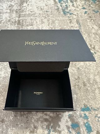 Caixa Yves Saint Laurent Preta e Dourada