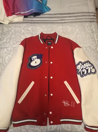 Chaqueta Varsity Zara Roja y Blanca