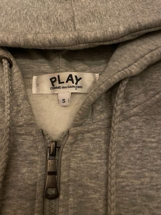 Sudadera Gris Comme des Garçons PLAY
