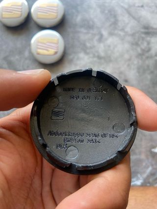 Tapabujes Seat 56mm Plata Nuevos