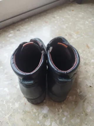 Botines de piel negros