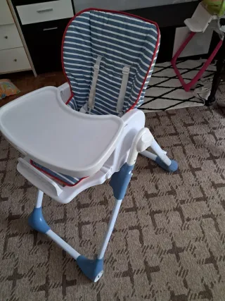 Trona de bebé a rayas azules