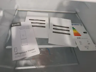 Nevera Kunft con dispensador de agua