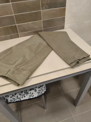 Pantalón Mango Talla 46 Verde Oliva están perfecto