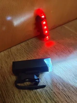 2 Luces LED bicicleta Nuevas estrenar