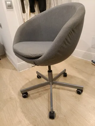 Silla de oficina gris
