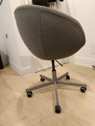 Silla de oficina gris