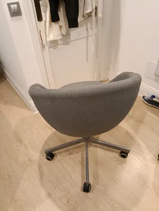 Silla de oficina gris