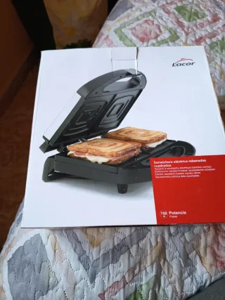 Sandwichera Eléctrica Lacor 750W